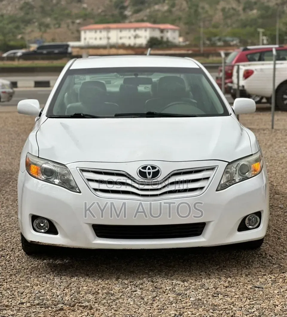 Toyota Camry LE 4dr Sedan (2.5L 4cyl 6AM) 2010 White