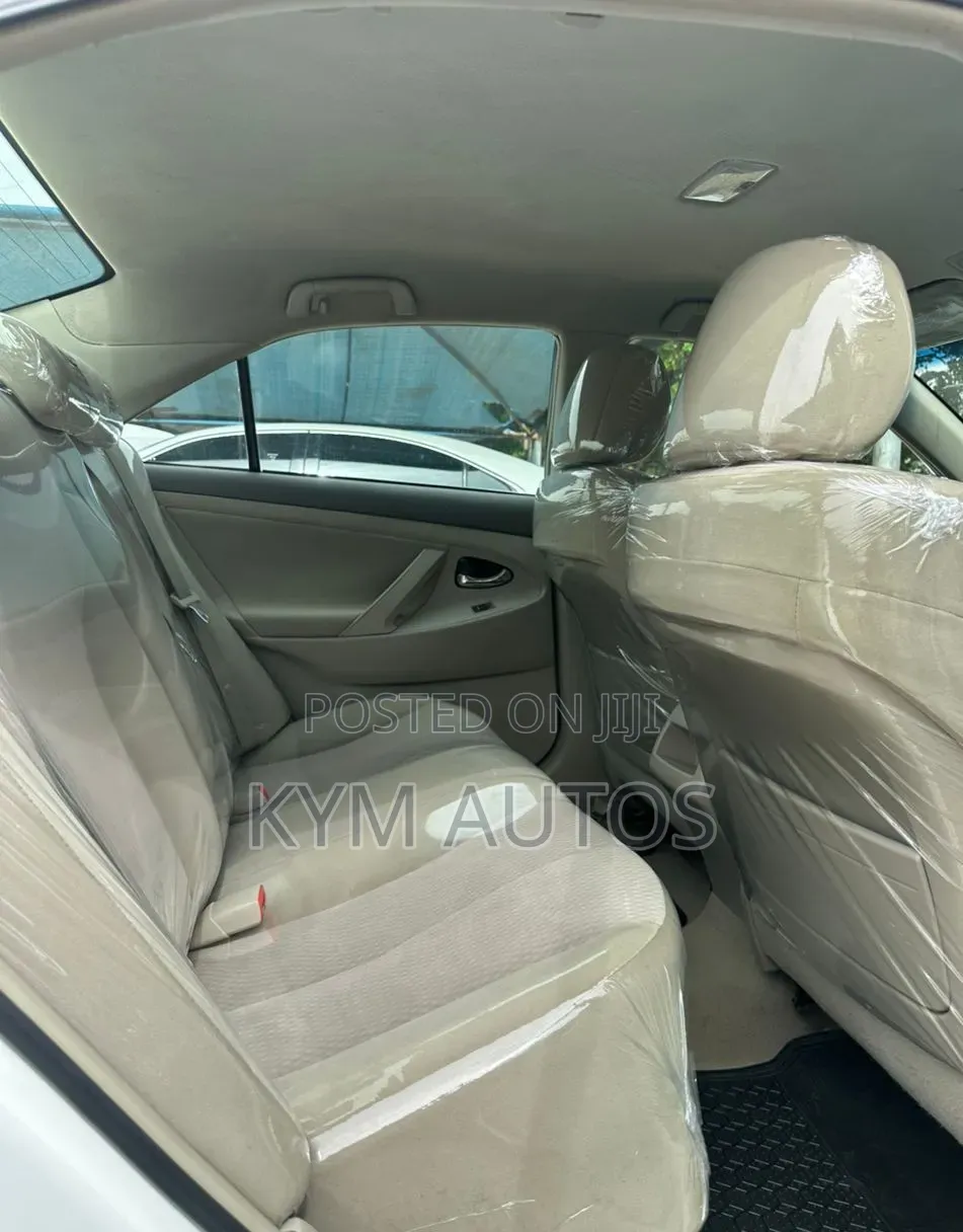 Toyota Camry LE 4dr Sedan (2.5L 4cyl 6AM) 2010 White