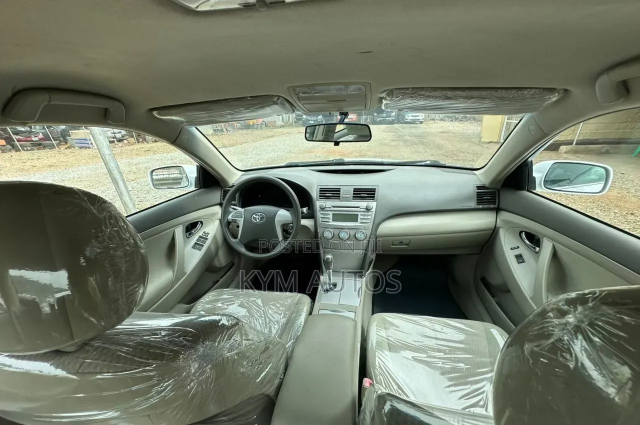 Toyota Camry LE 4dr Sedan (2.5L 4cyl 6AM) 2010 White