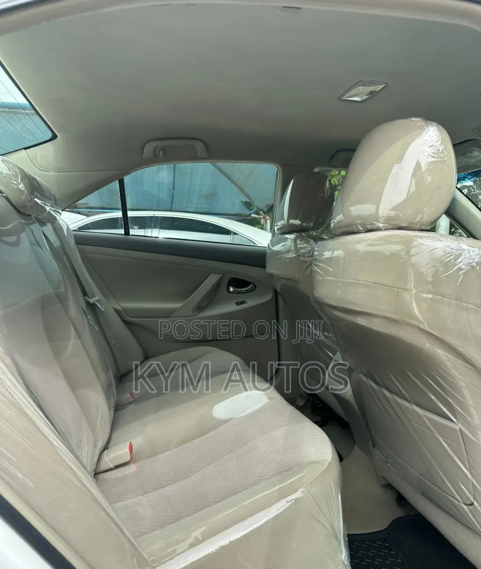 Toyota Camry LE 4dr Sedan (2.5L 4cyl 6AM) 2010 White
