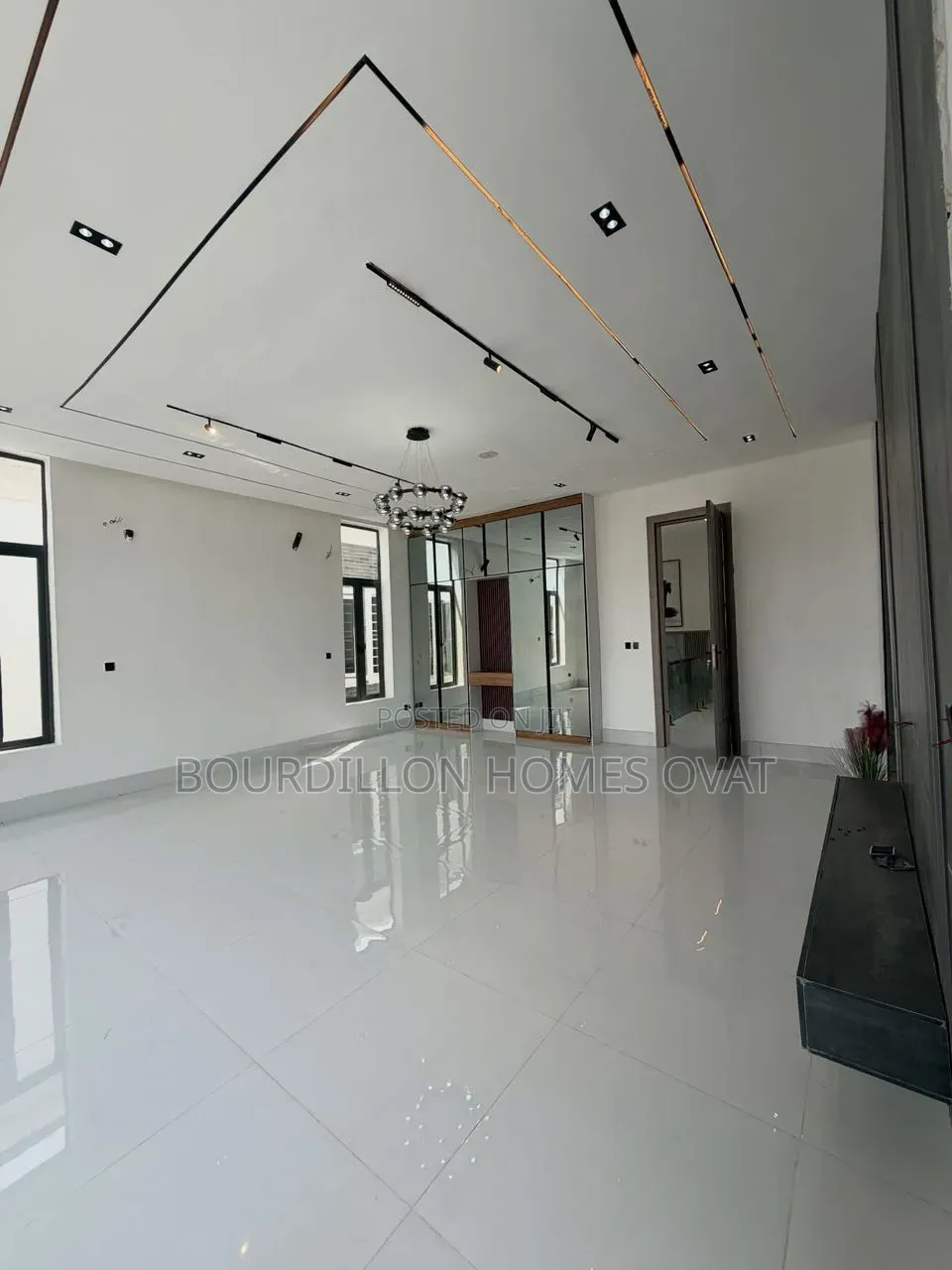 4bdrm Duplex in Chevron Toll Gate for sale