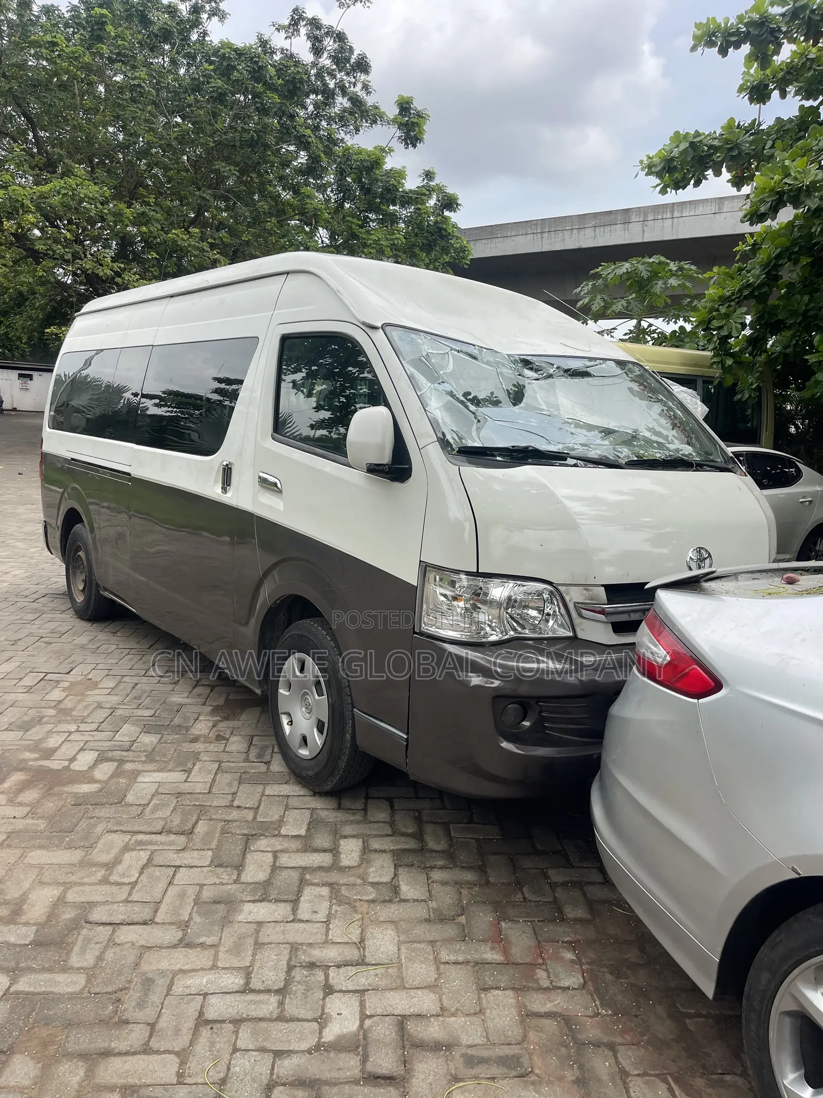 Toyota HiAce 2015 Brown