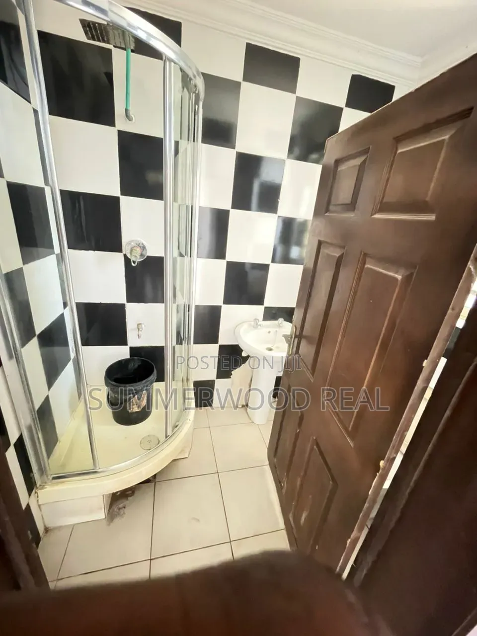1bdrm Shared Apartment in Chevron for rent