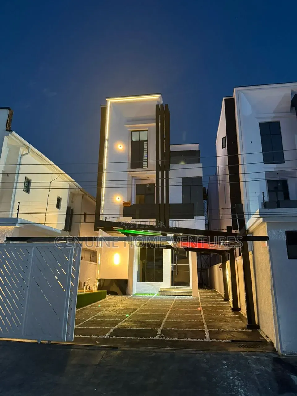 5bdrm Duplex in Orchid, Chevron for sale