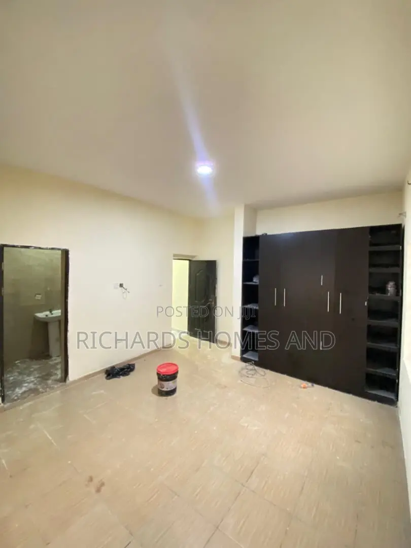 3bdrm Apartment in Osapa london for rent