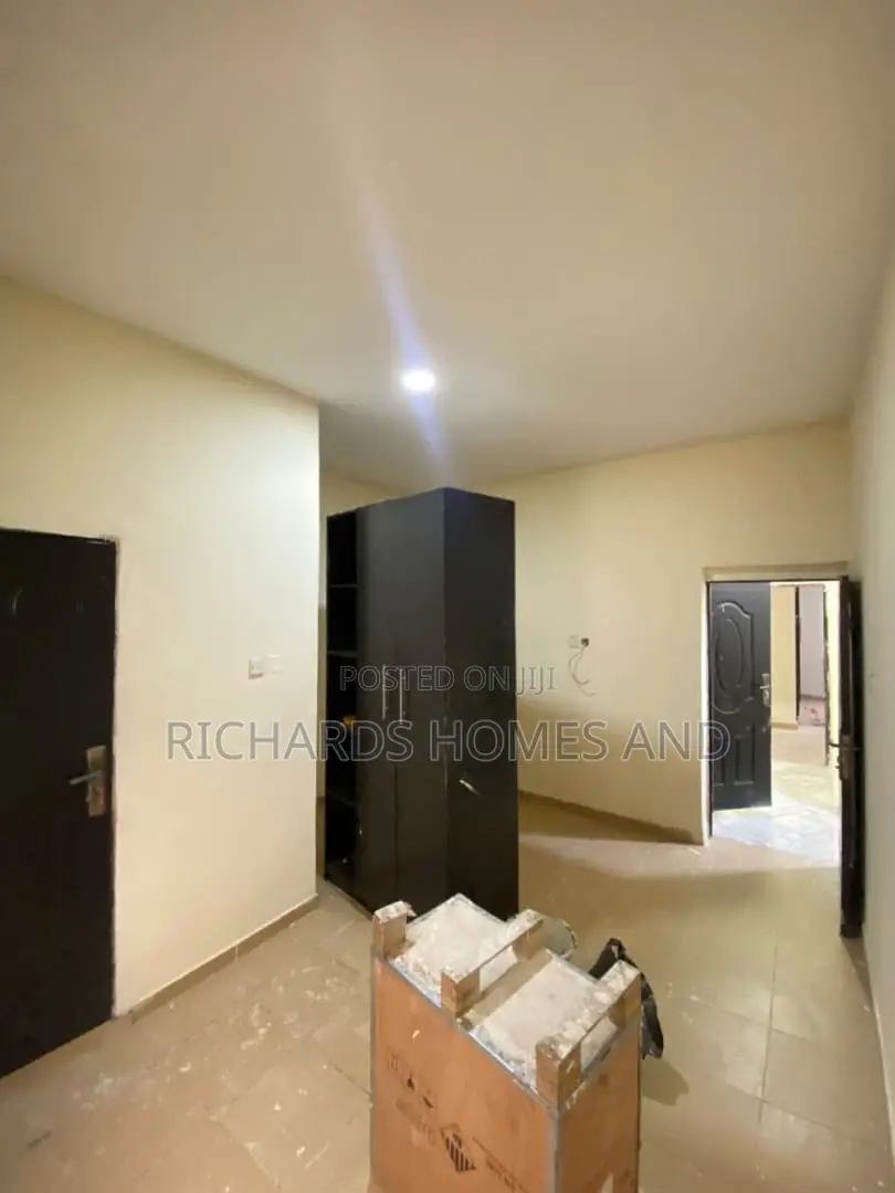 3bdrm Apartment in Osapa london for rent