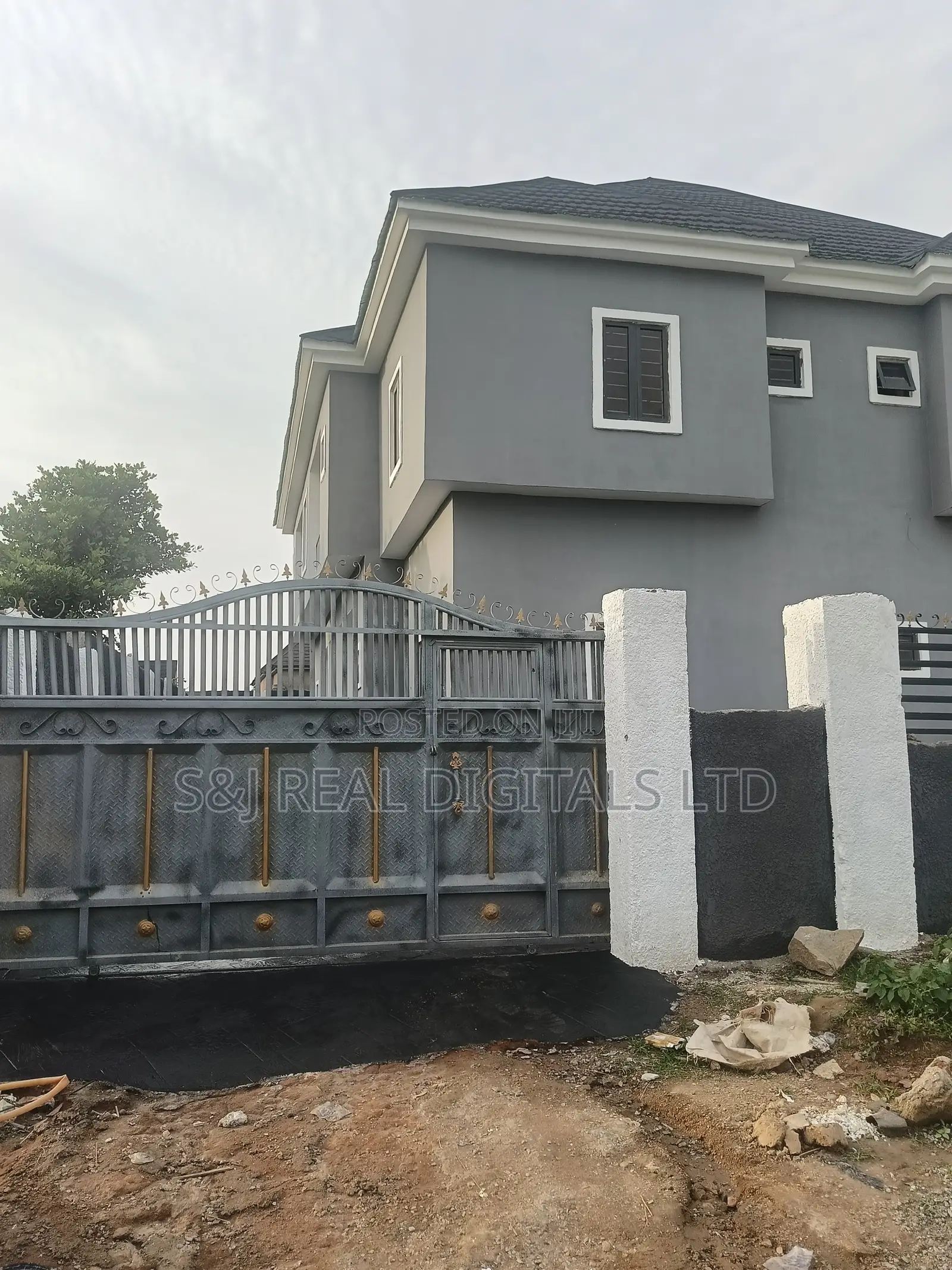 8bdrm Block of Flats in Kubwa for sale