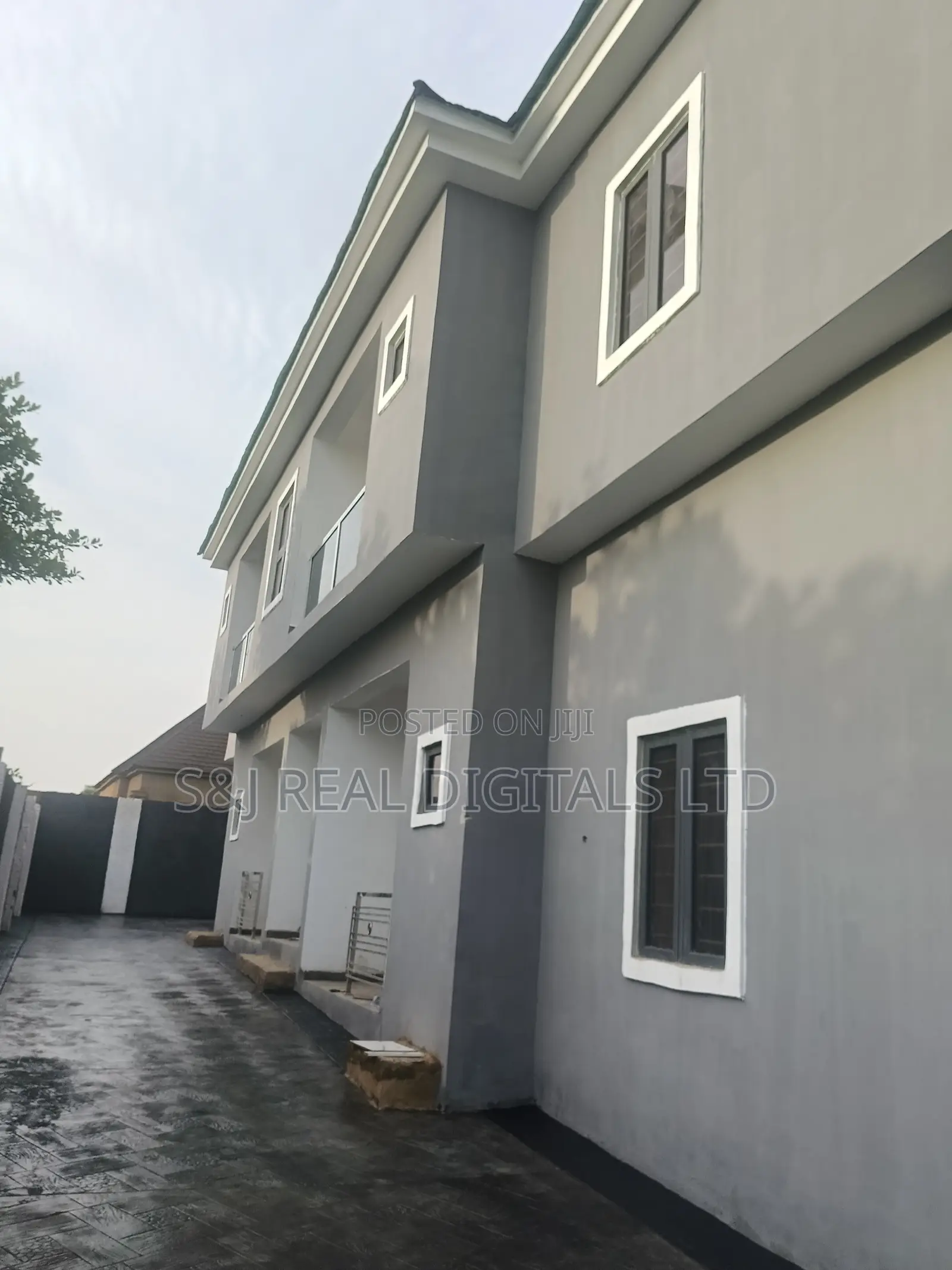 8bdrm Block of Flats in Kubwa for sale