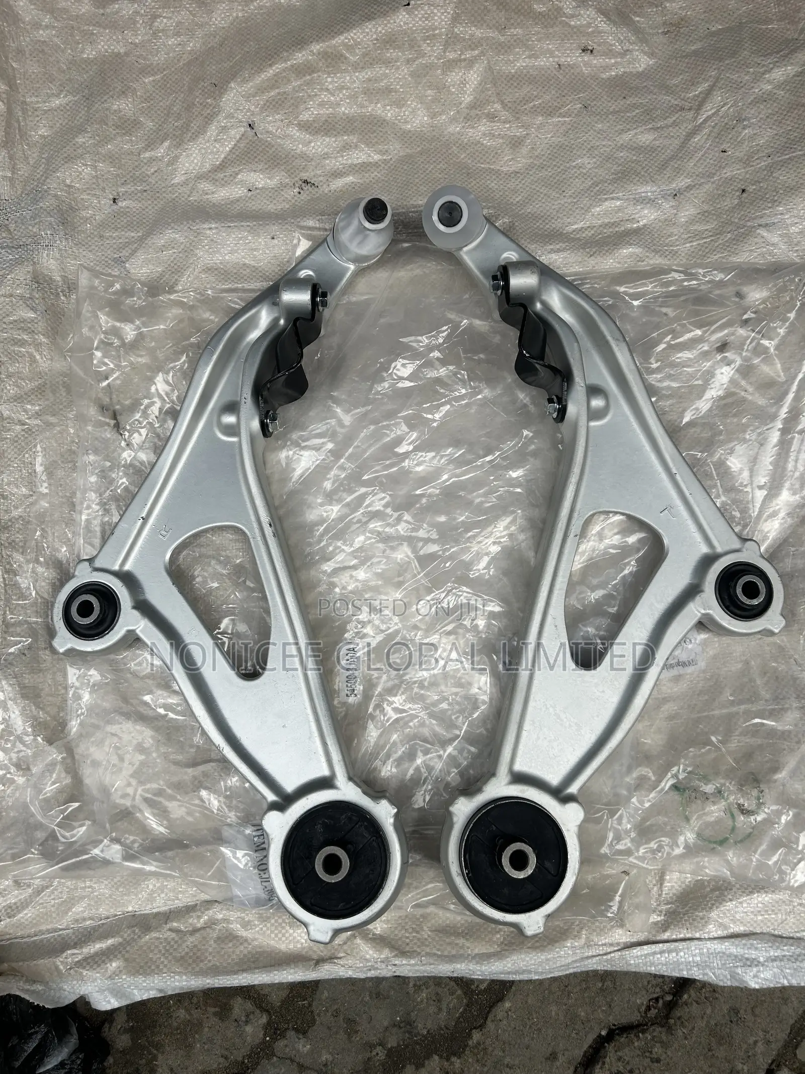 Lower Arm Control Nissan Pathfinder 2016