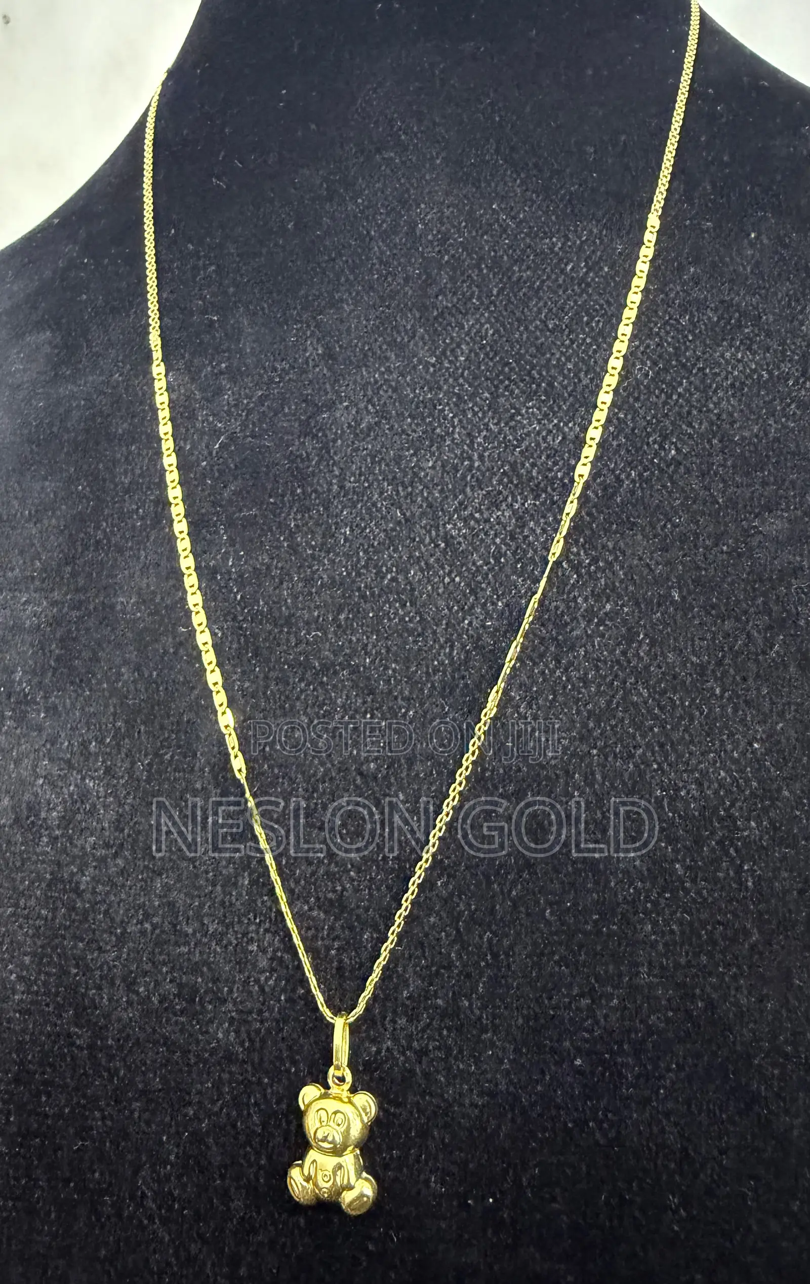 Italy 750 18karat Gold Blade and Carpet With Playboy