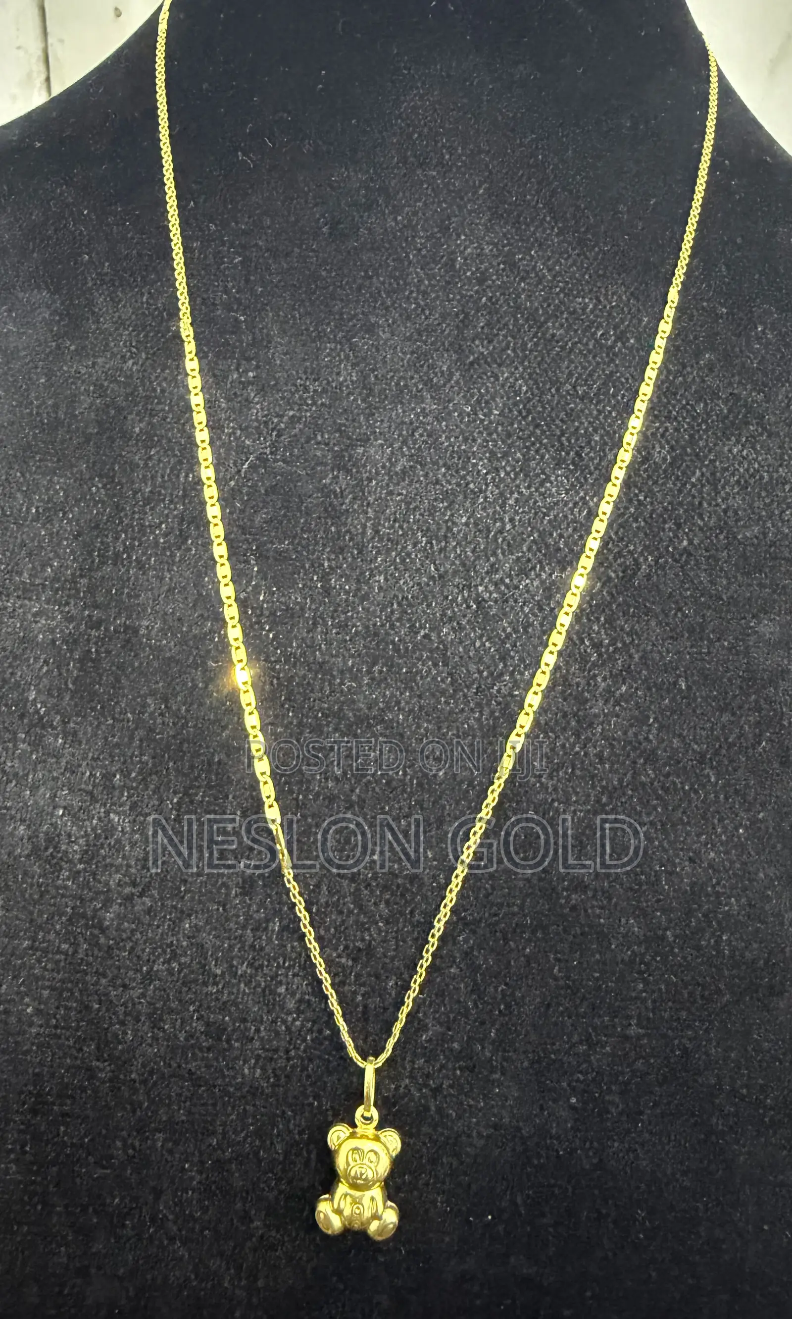 Italy 750 18karat Gold Blade and Carpet With Playboy