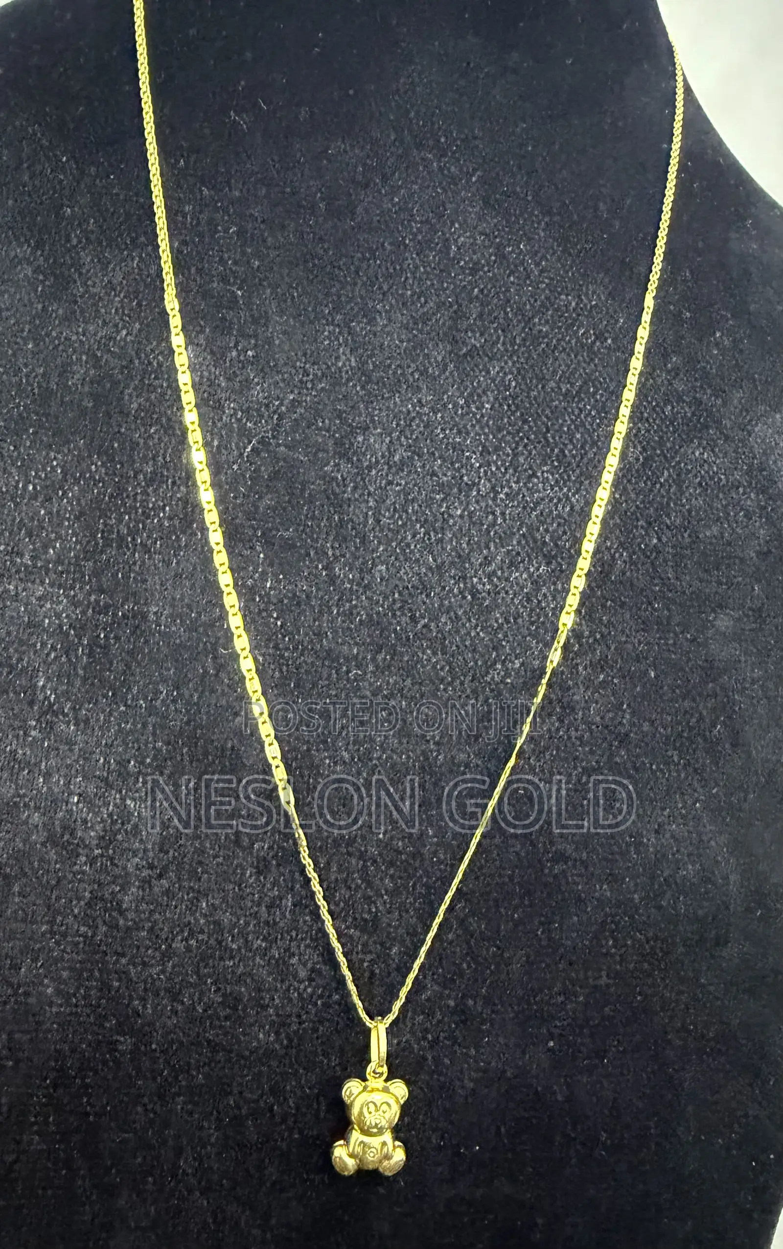 Italy 750 18karat Gold Blade and Carpet With Playboy