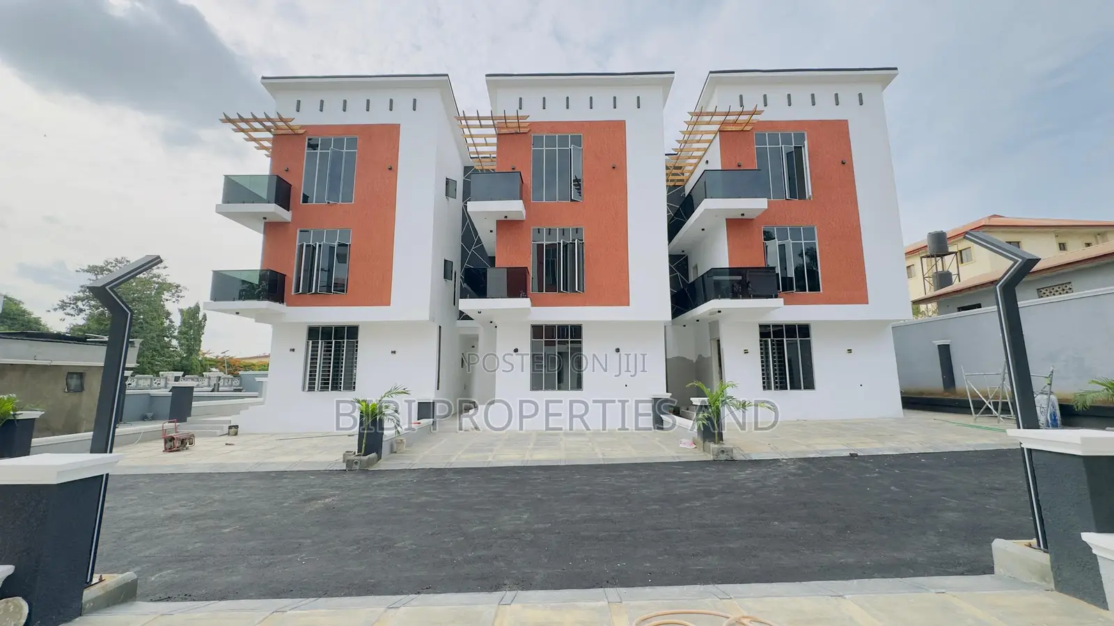 4bdrm Townhouse/Terrace in Utako for sale