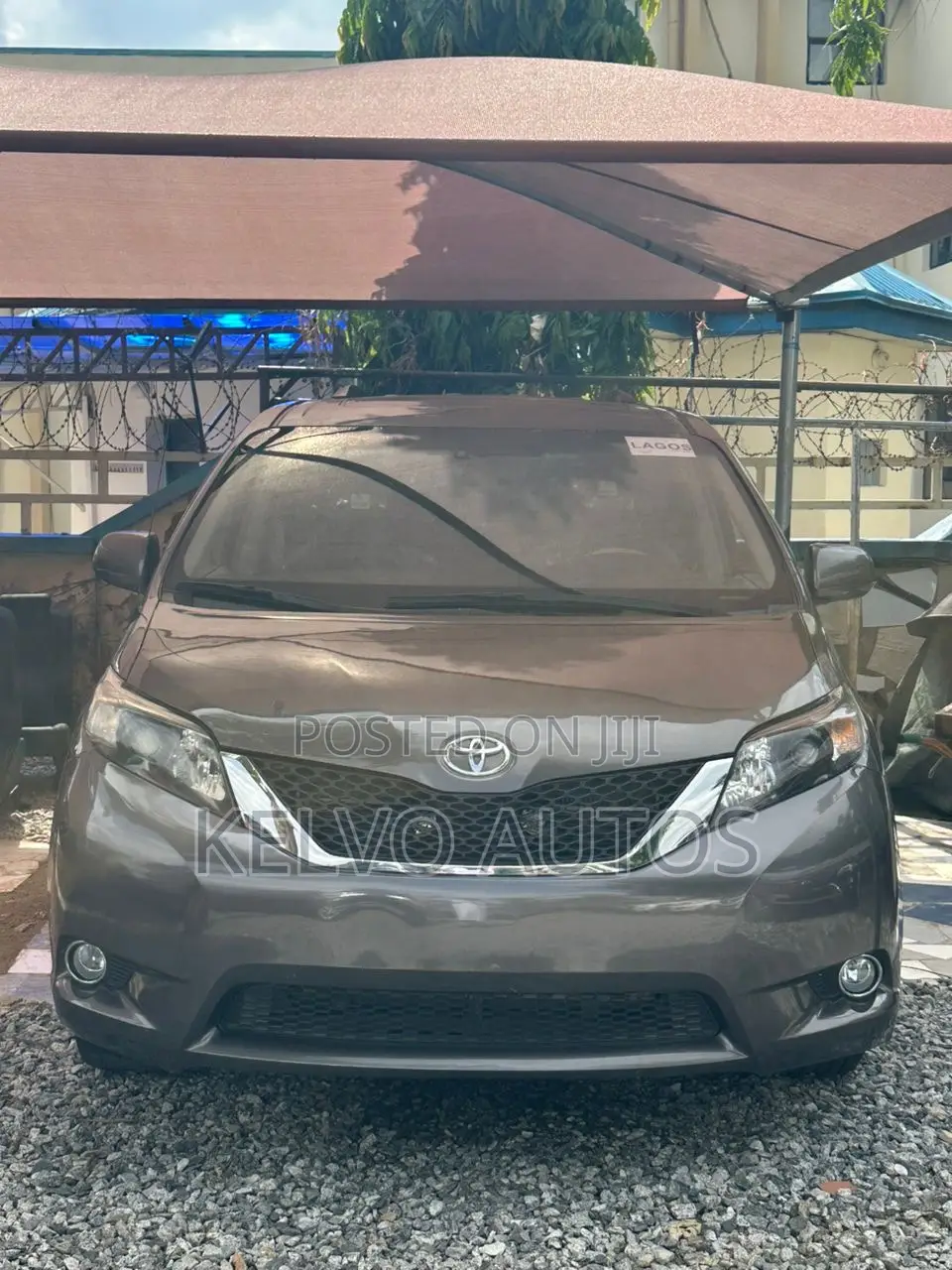 Toyota Sienna 2010 Maroon