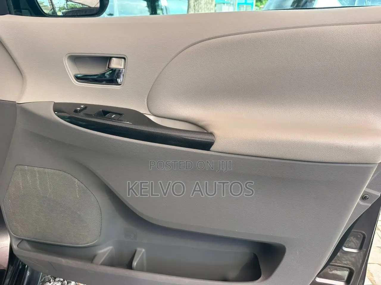 Toyota Sienna 2010 Maroon