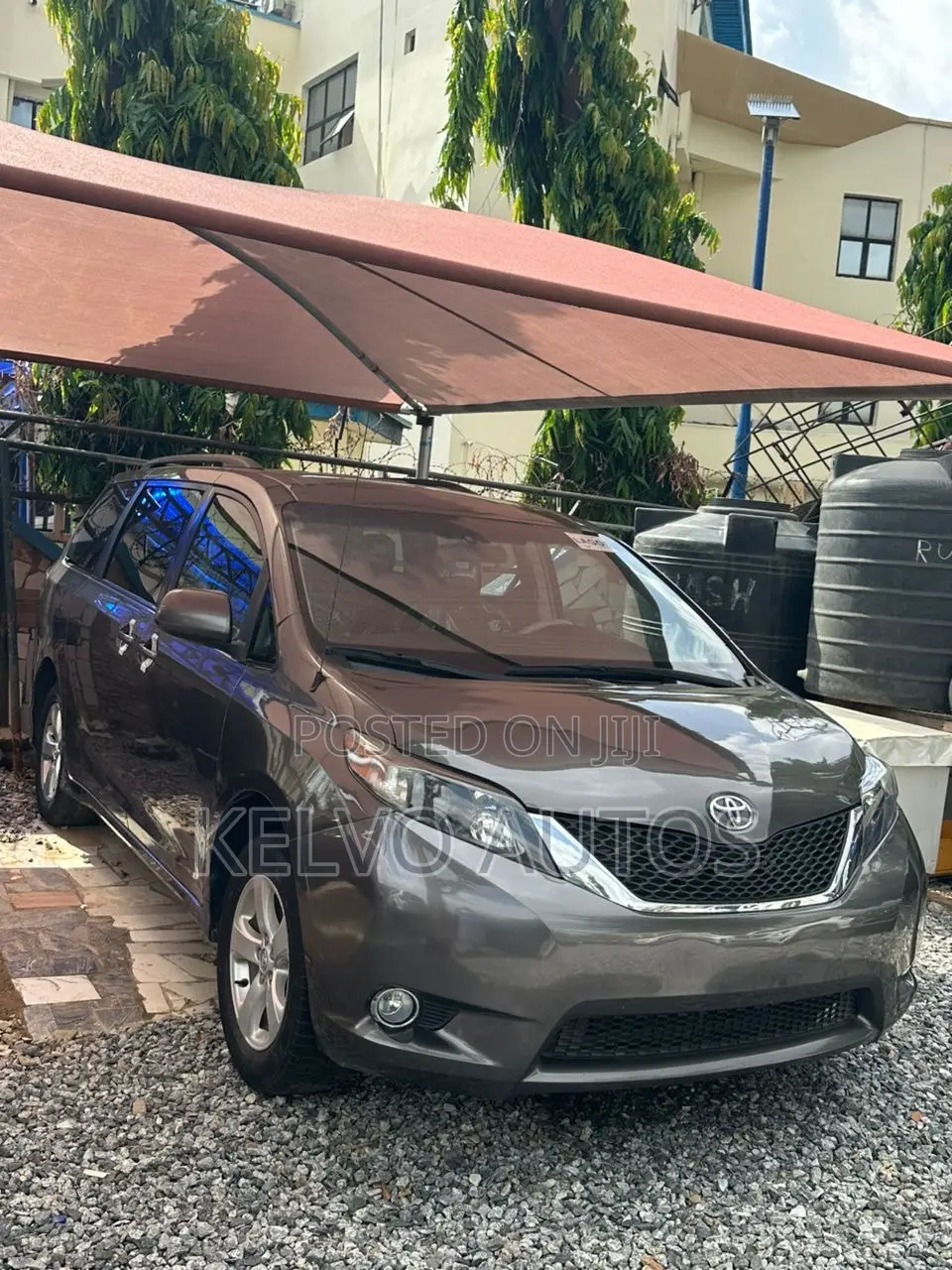 Toyota Sienna 2010 Maroon