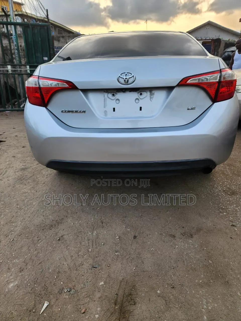 Toyota Corolla L 4dr Sedan (1.8L 4cyl 6M) 2015 Silver