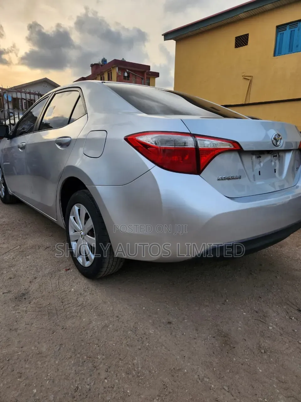 Toyota Corolla L 4dr Sedan (1.8L 4cyl 6M) 2015 Silver