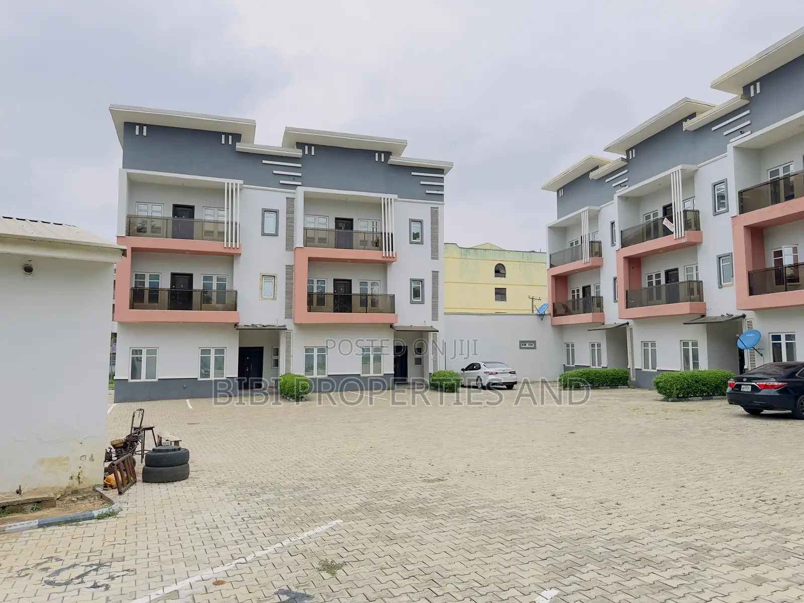 4bdrm Townhouse/Terrace in Life Camp for sale