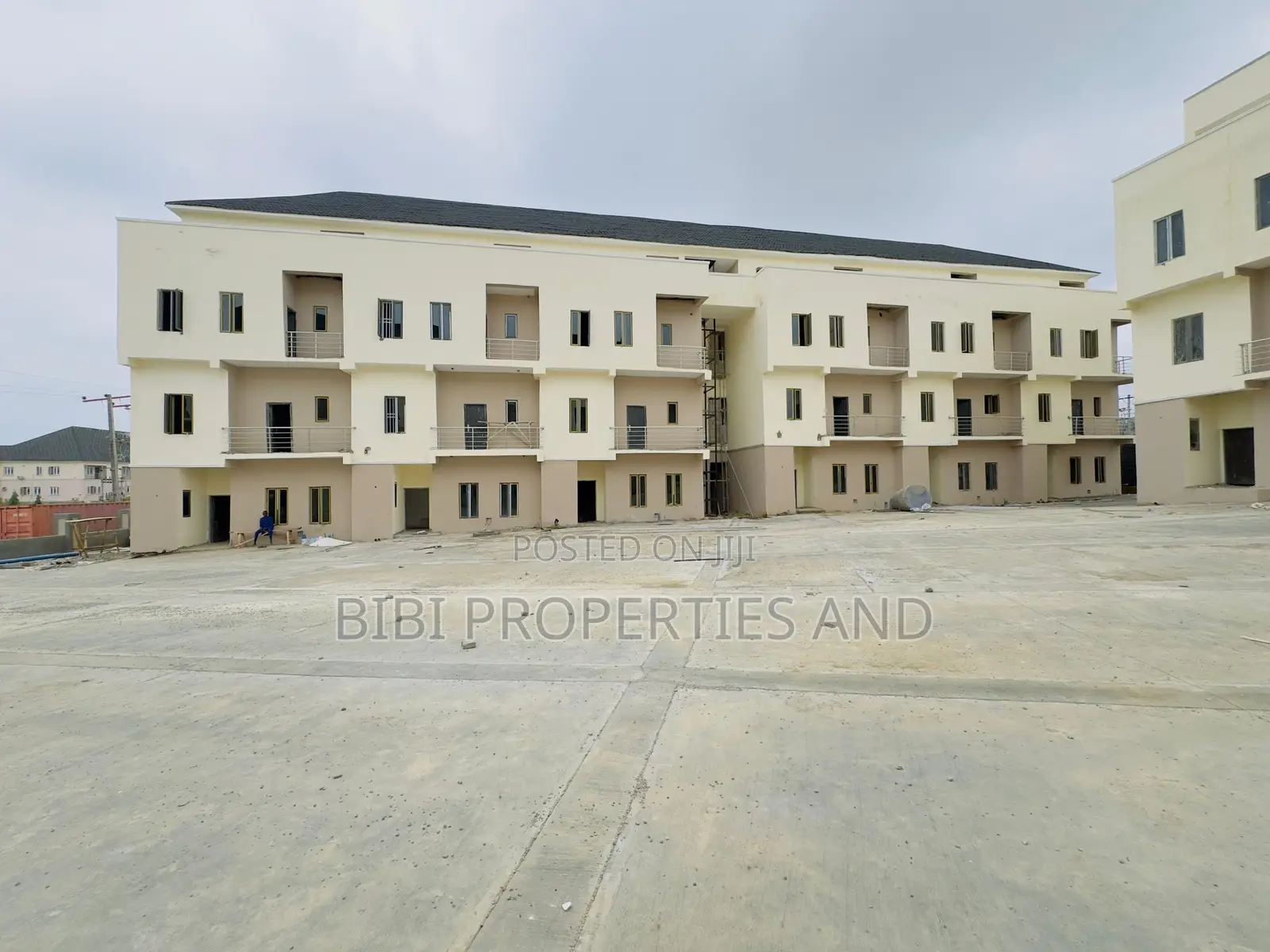 4bdrm Townhouse/Terrace in Life Camp for sale