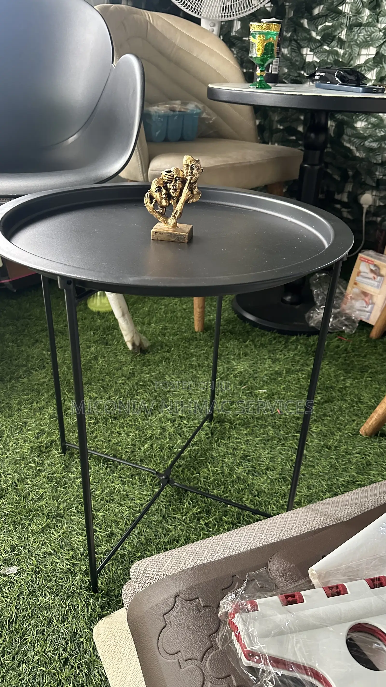 Foldable Round Metal Coffee Table / Side Stool
