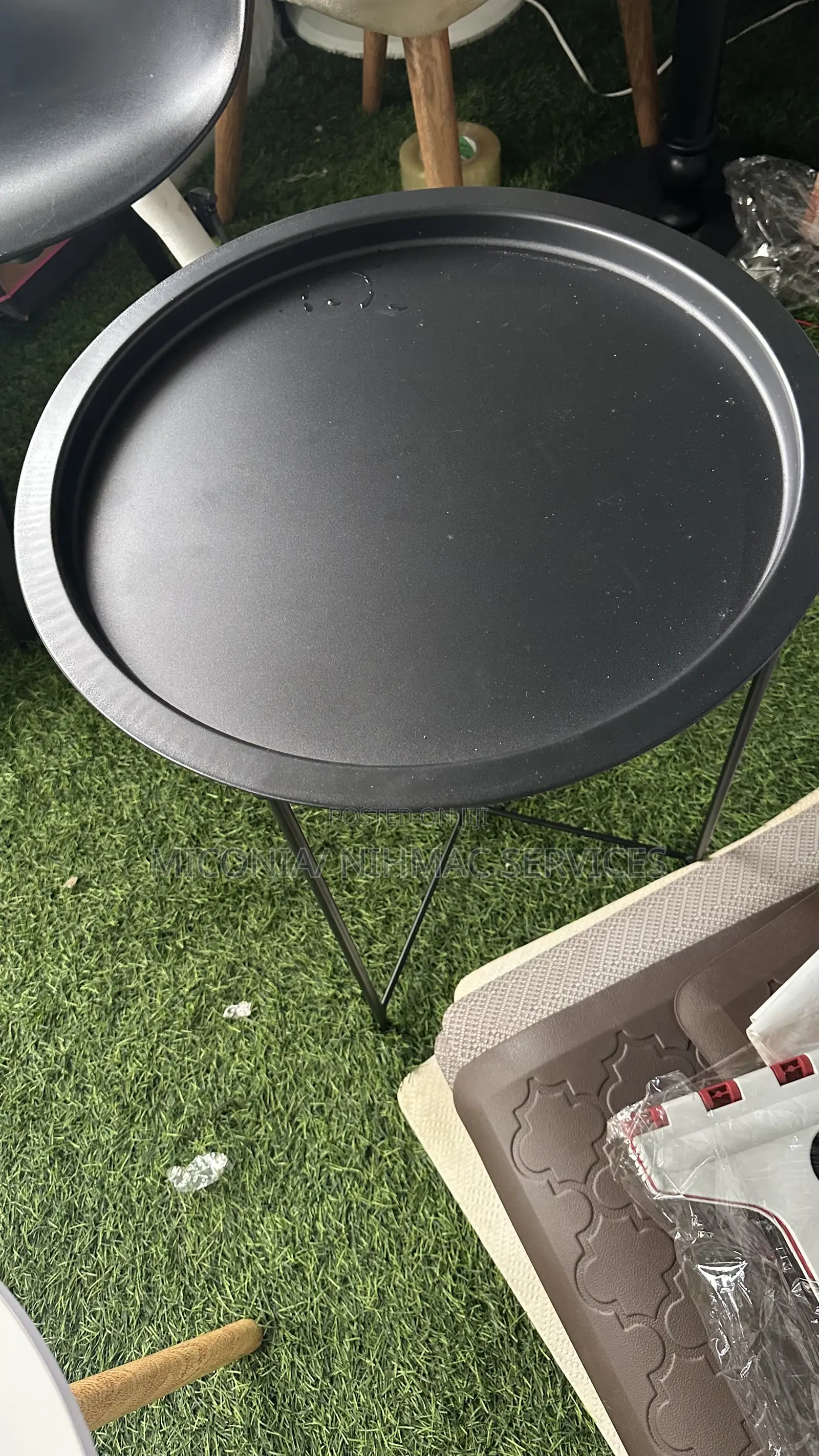 Foldable Round Metal Coffee Table / Side Stool