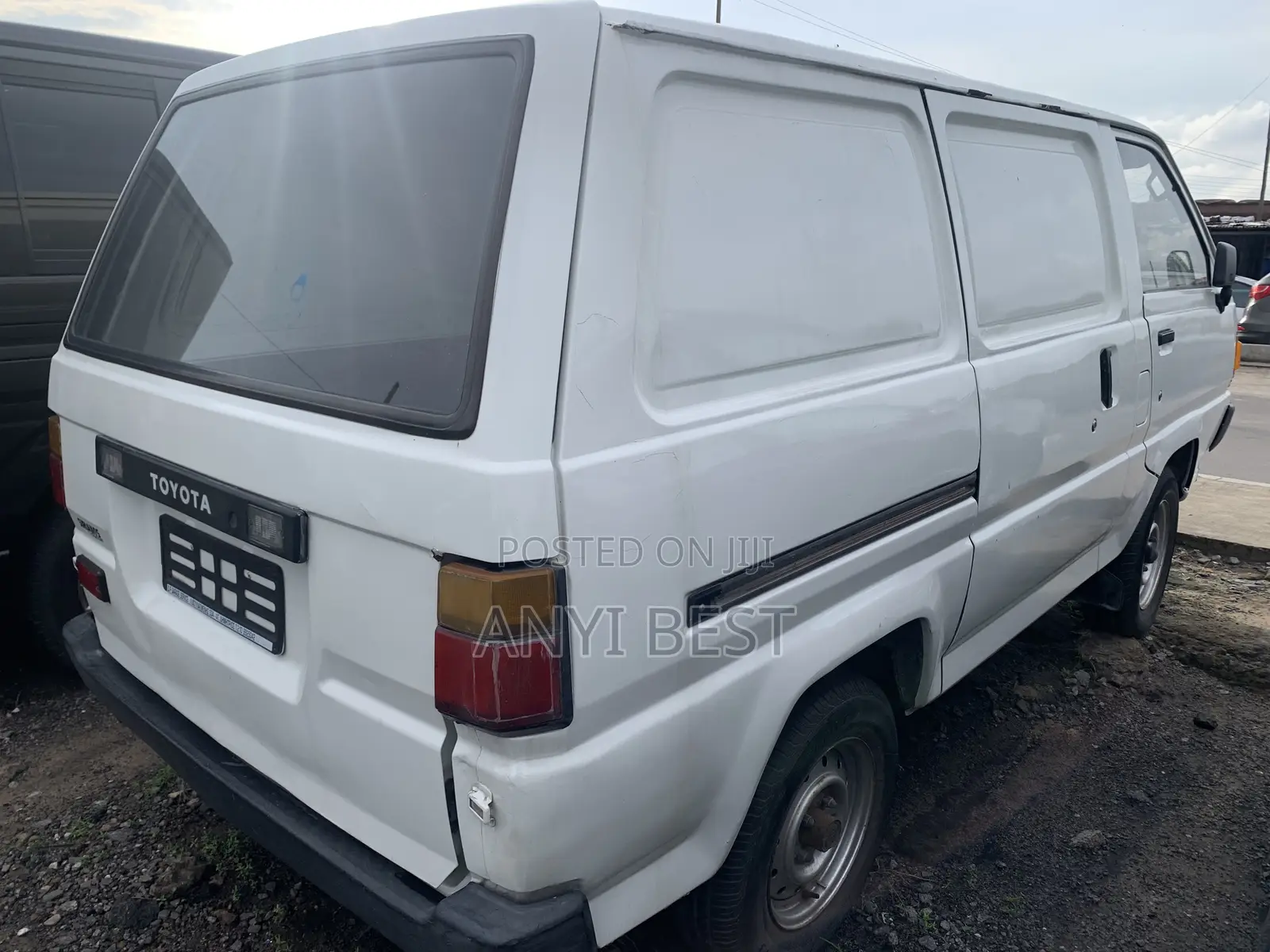 Toyota Regius 1995 White