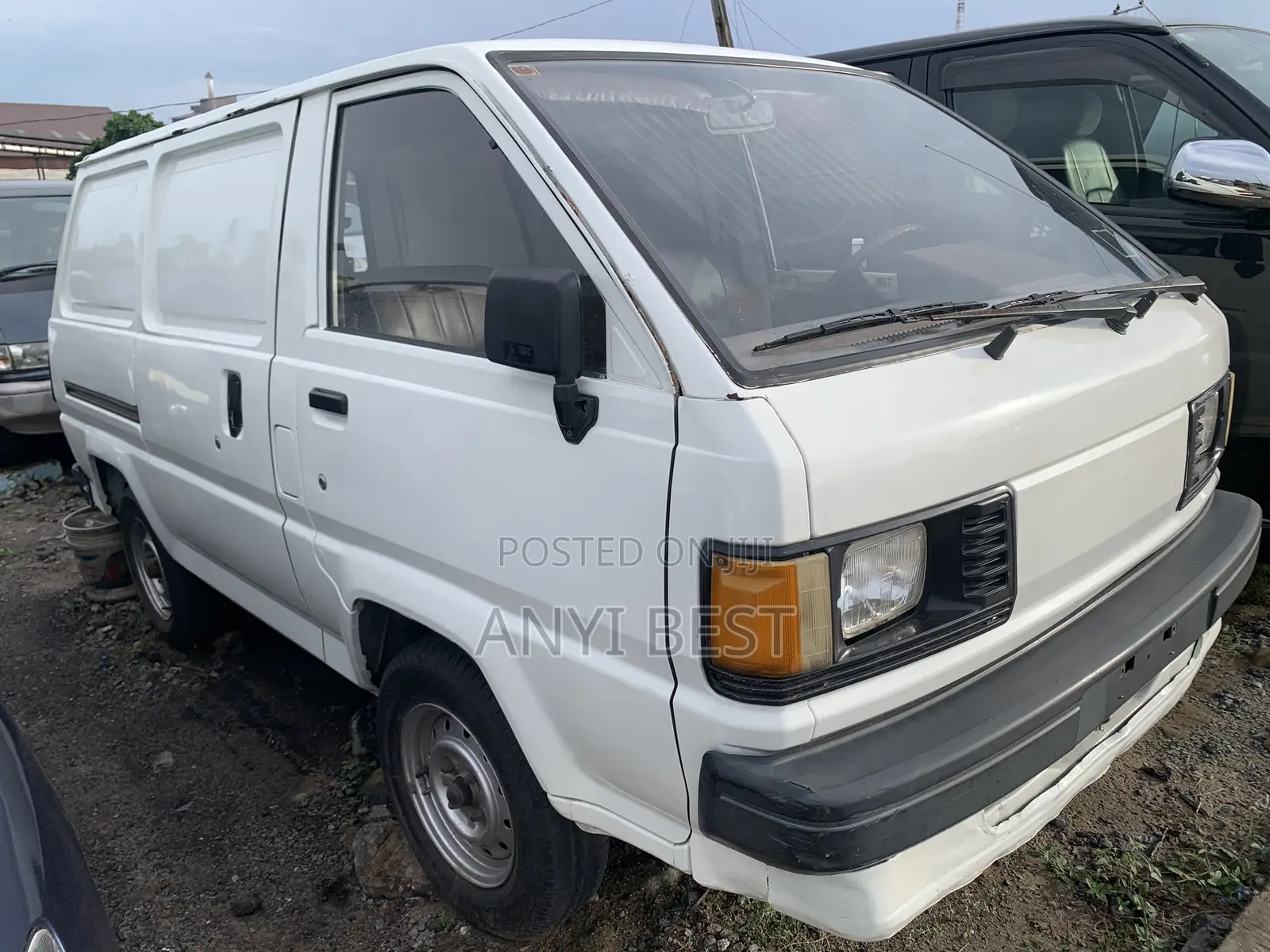 Toyota Regius 1995 White