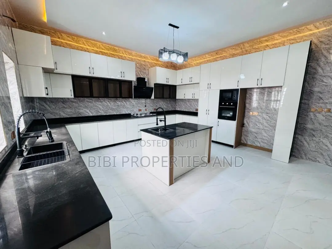 6bdrm Duplex in Gwarinpa for sale