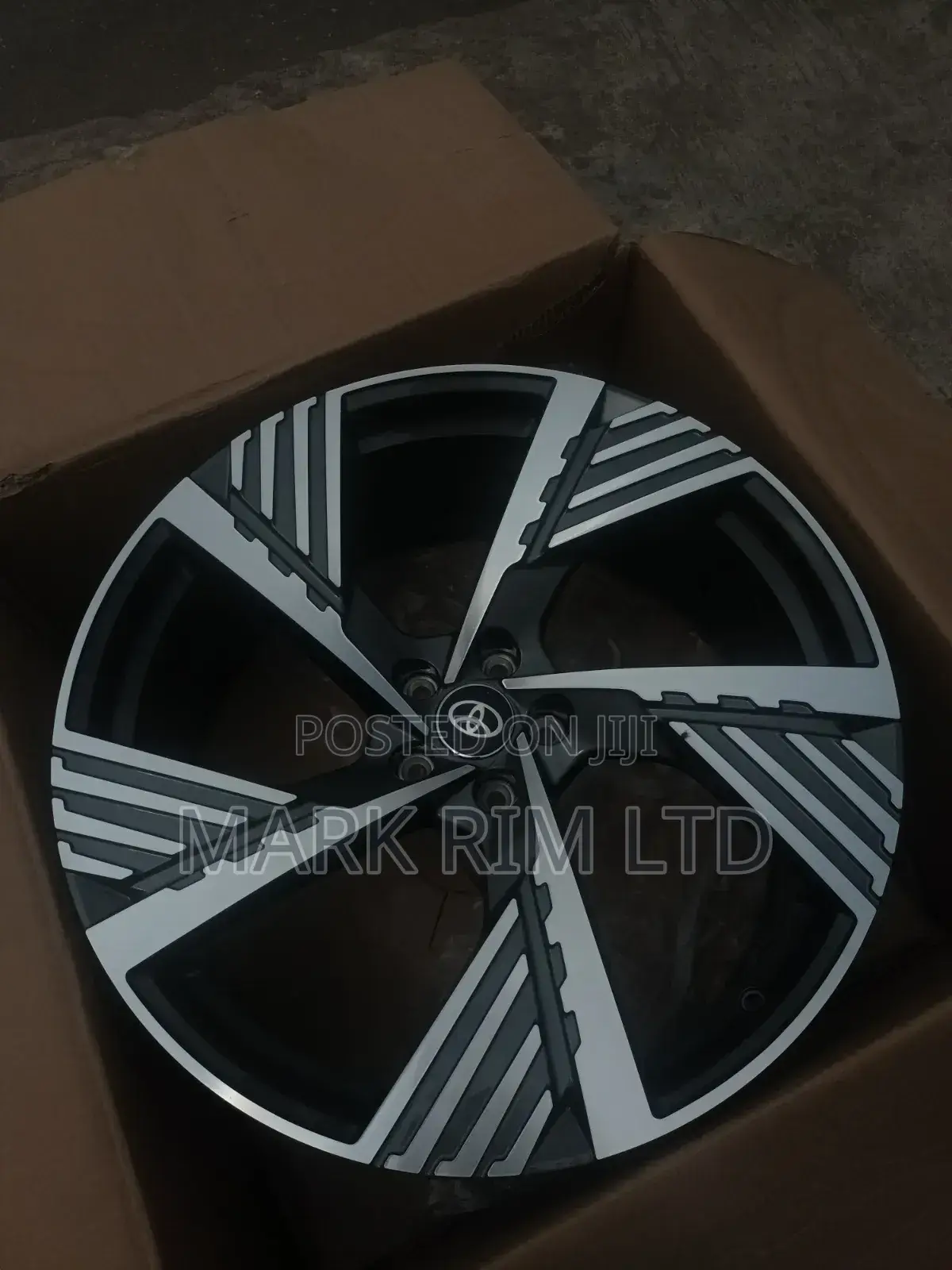 22inche Rim Toyota Venza 2023