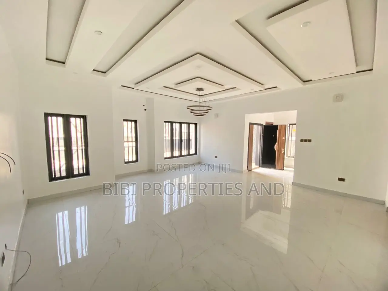 5bdrm Duplex in Idu for sale