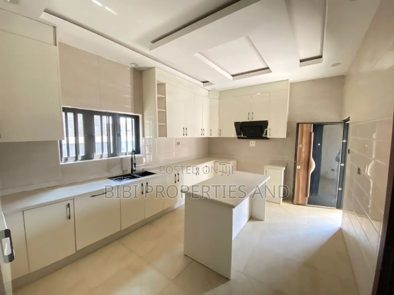5bdrm Duplex in Idu for sale