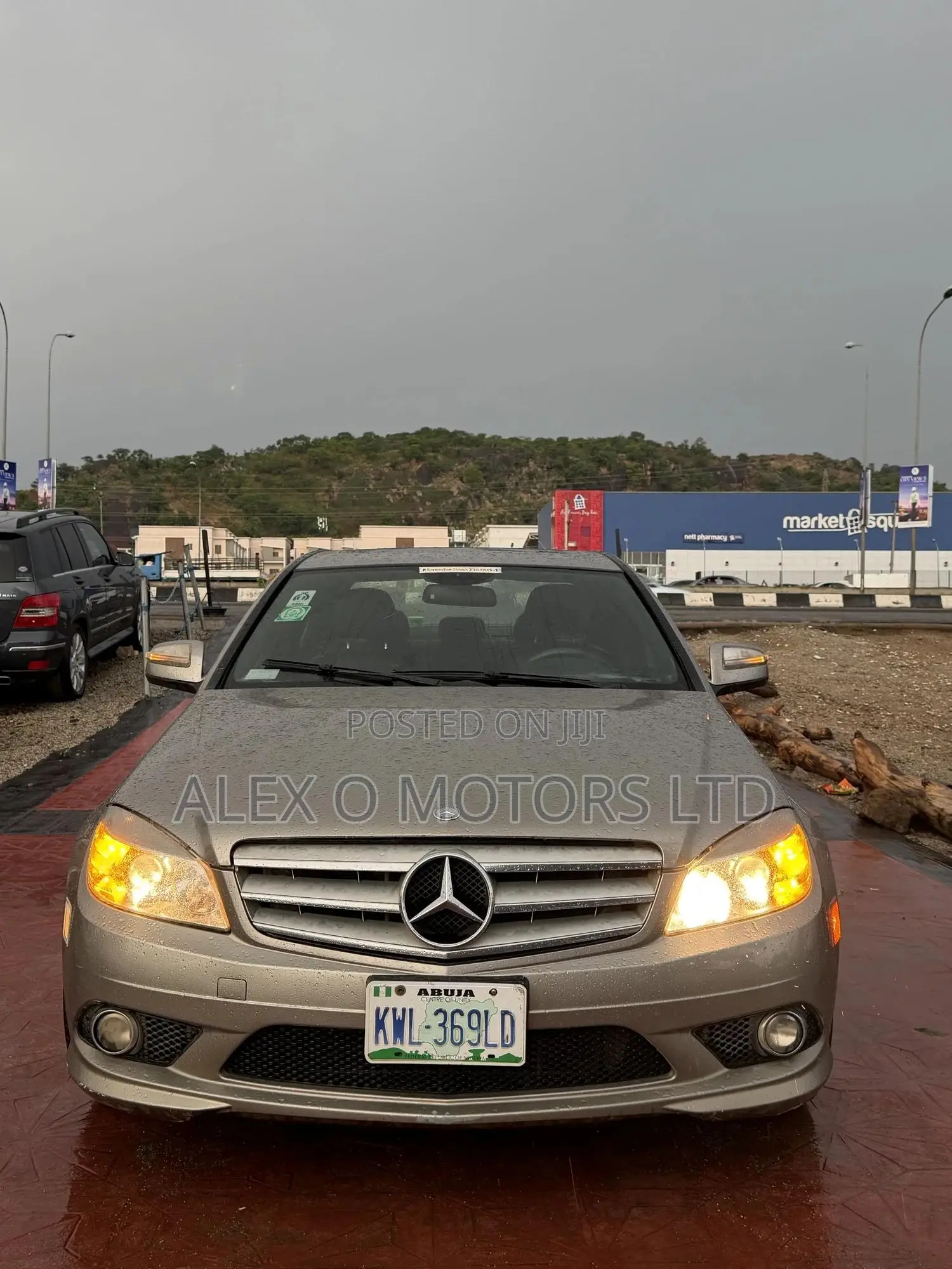 Mercedes-Benz C300 2009 Gold