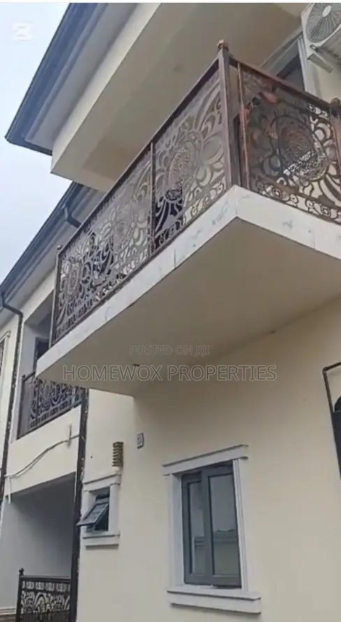 4bdrm Duplex in Uzoba for sale