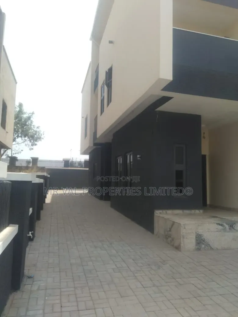 5bdrm Duplex in Aiben Estate, Idu for sale
