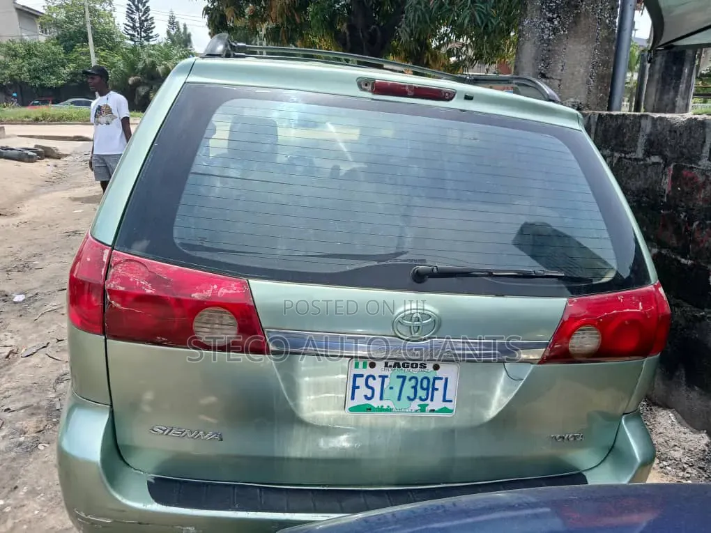 Toyota Sienna 2006 Green