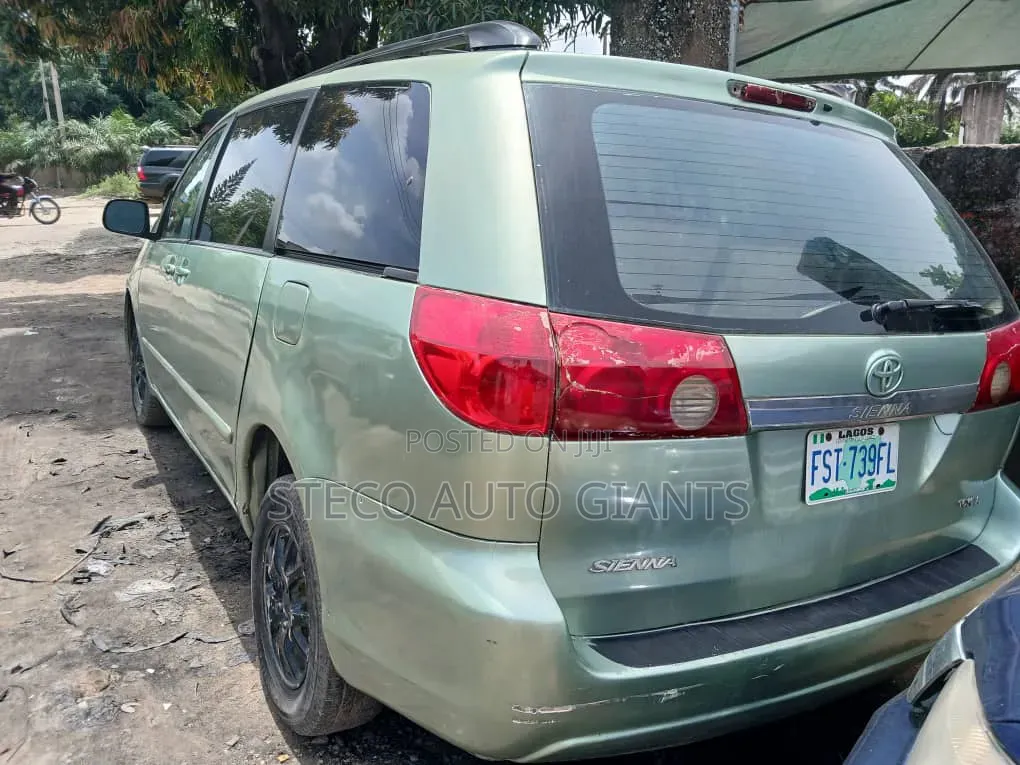 Toyota Sienna 2006 Green