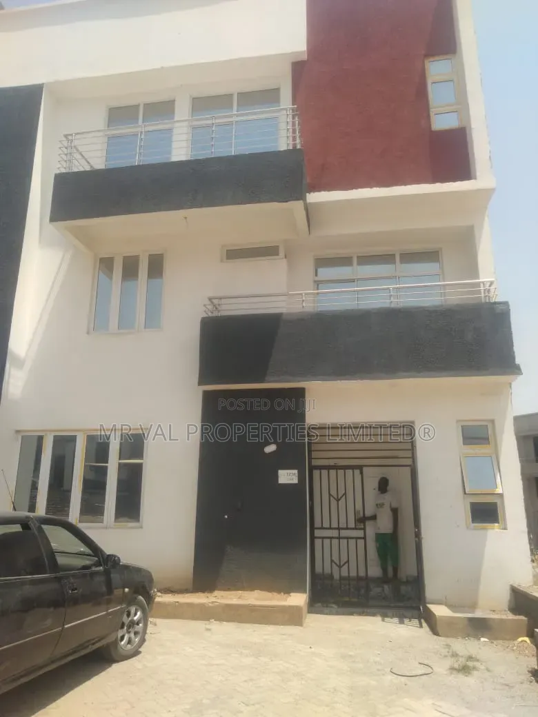 4bdrm Townhouse/Terrace in Dantata Estate, Bunkoro for sale