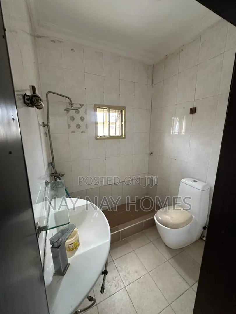3bdrm Shared Apartment in Ajiran Estate, Igbo-efon for rent