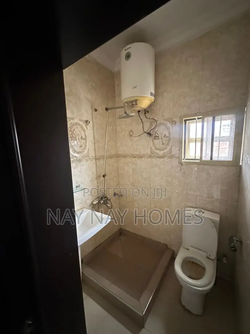 3bdrm Shared Apartment in Ajiran Estate, Igbo-efon for rent