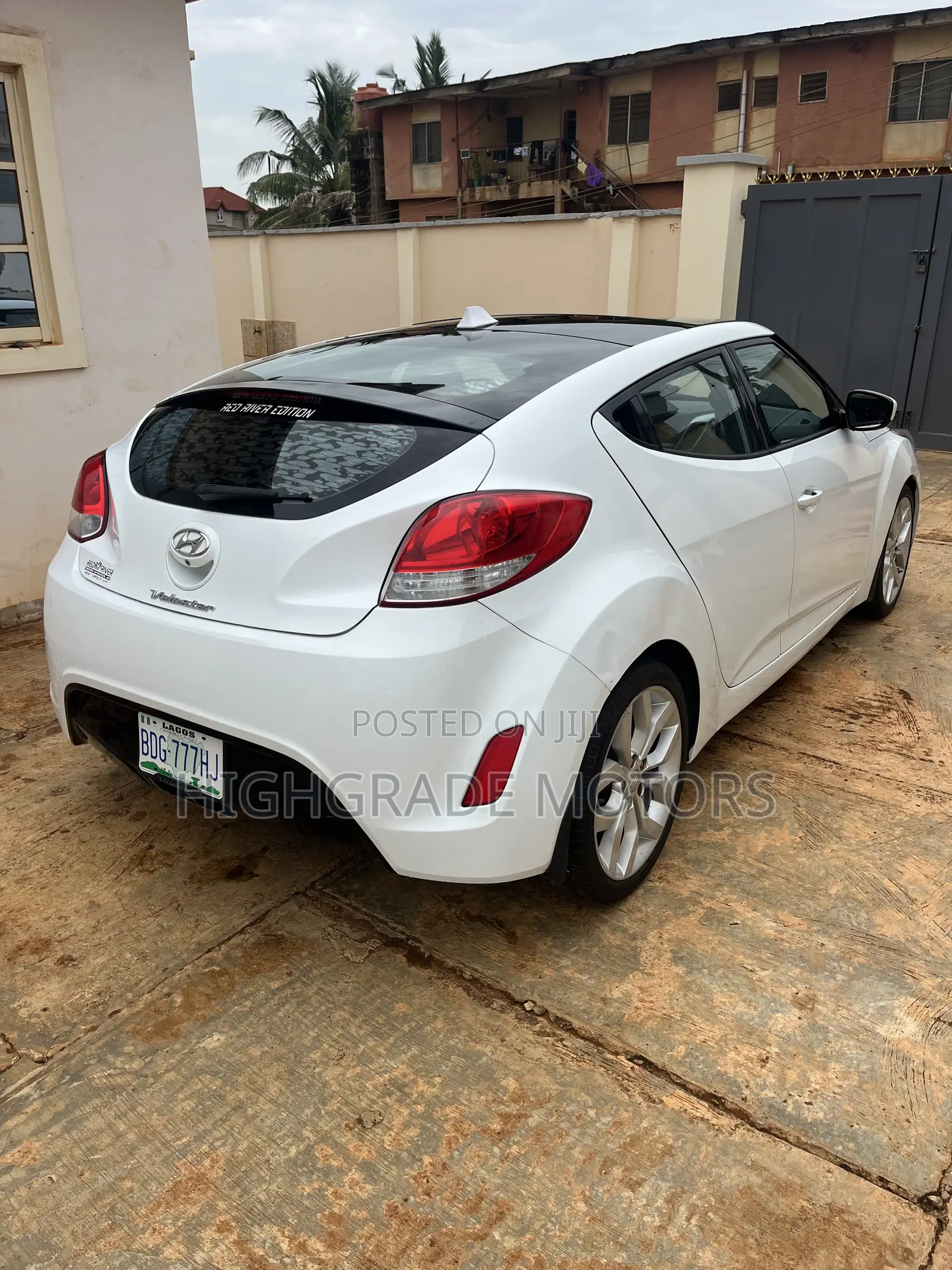 Hyundai Veloster 3dr Hatchback w/Black Interior (1.6L 4cyl 6AM) 2015