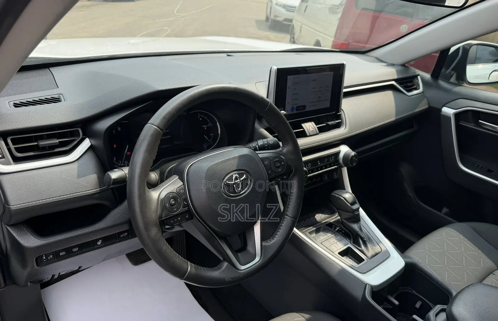 Toyota RAV4 XLE Premium AWD 2023 White
