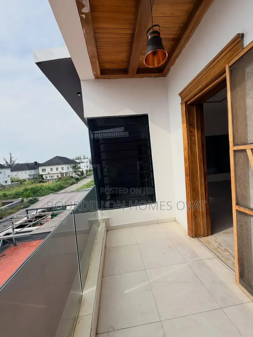 4bdrm Duplex in Megamound Estate for sale