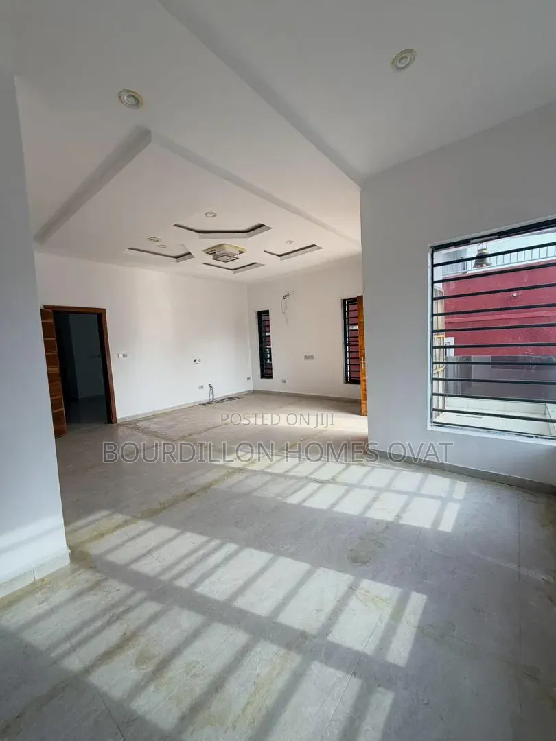 4bdrm Duplex in Megamound Estate for sale