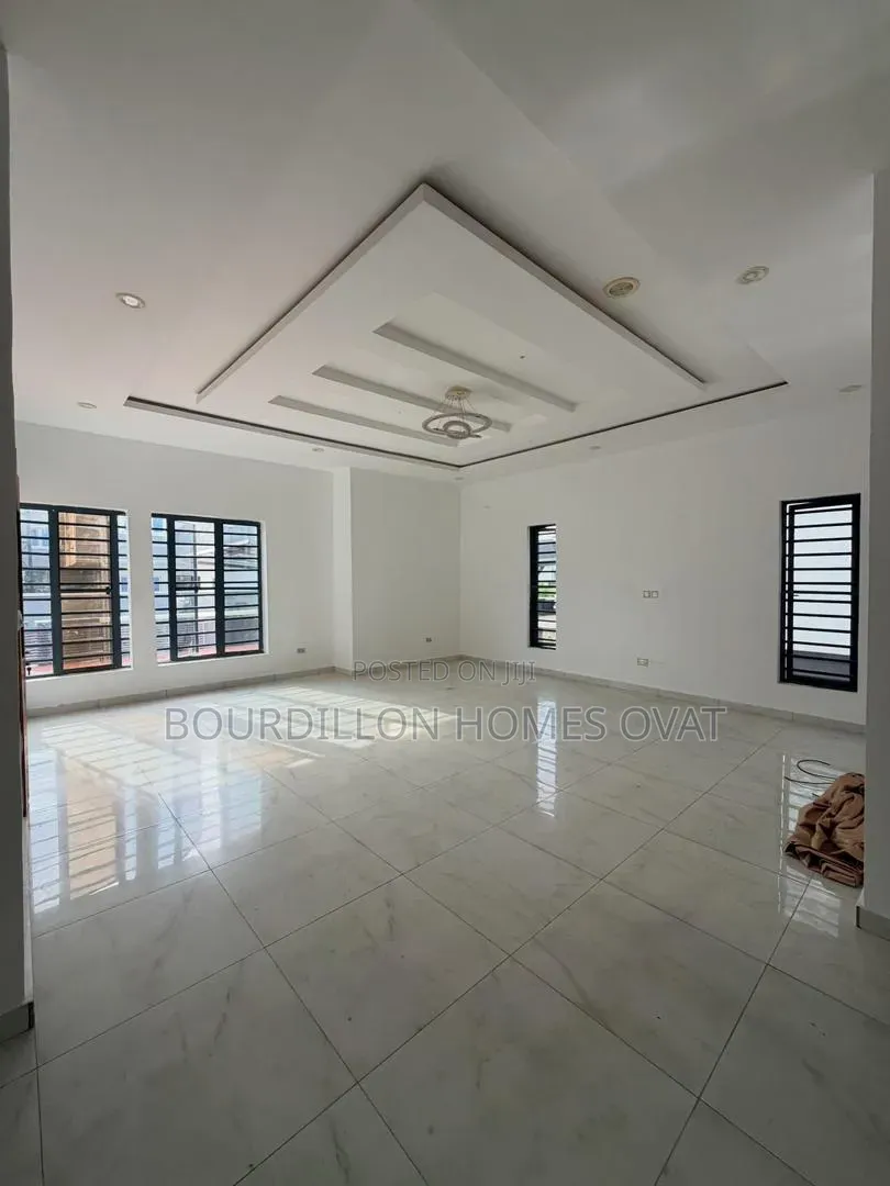 4bdrm Duplex in Megamound Estate for sale