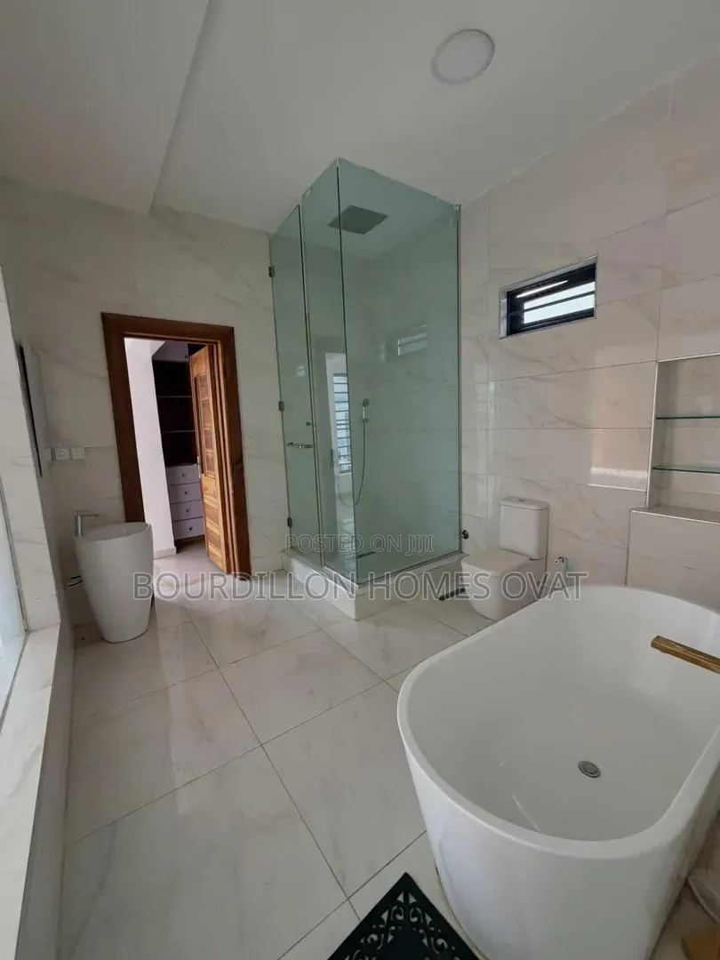 4bdrm Duplex in Megamound Estate for sale