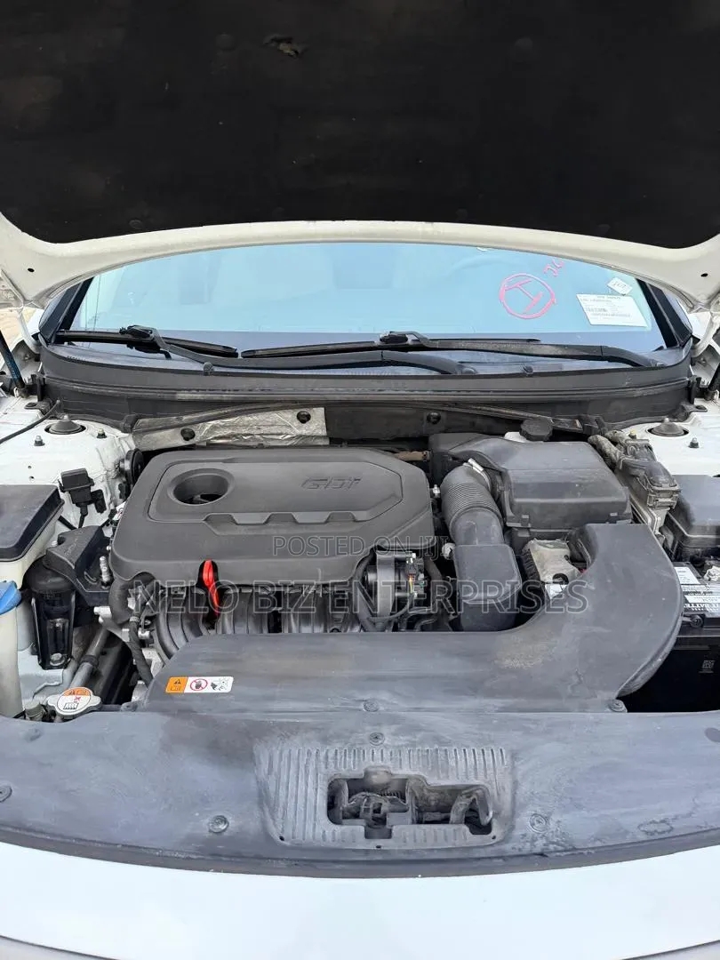 Hyundai Sonata SE 4dr Sedan (2.4L 4cyl 6A) 2015 White