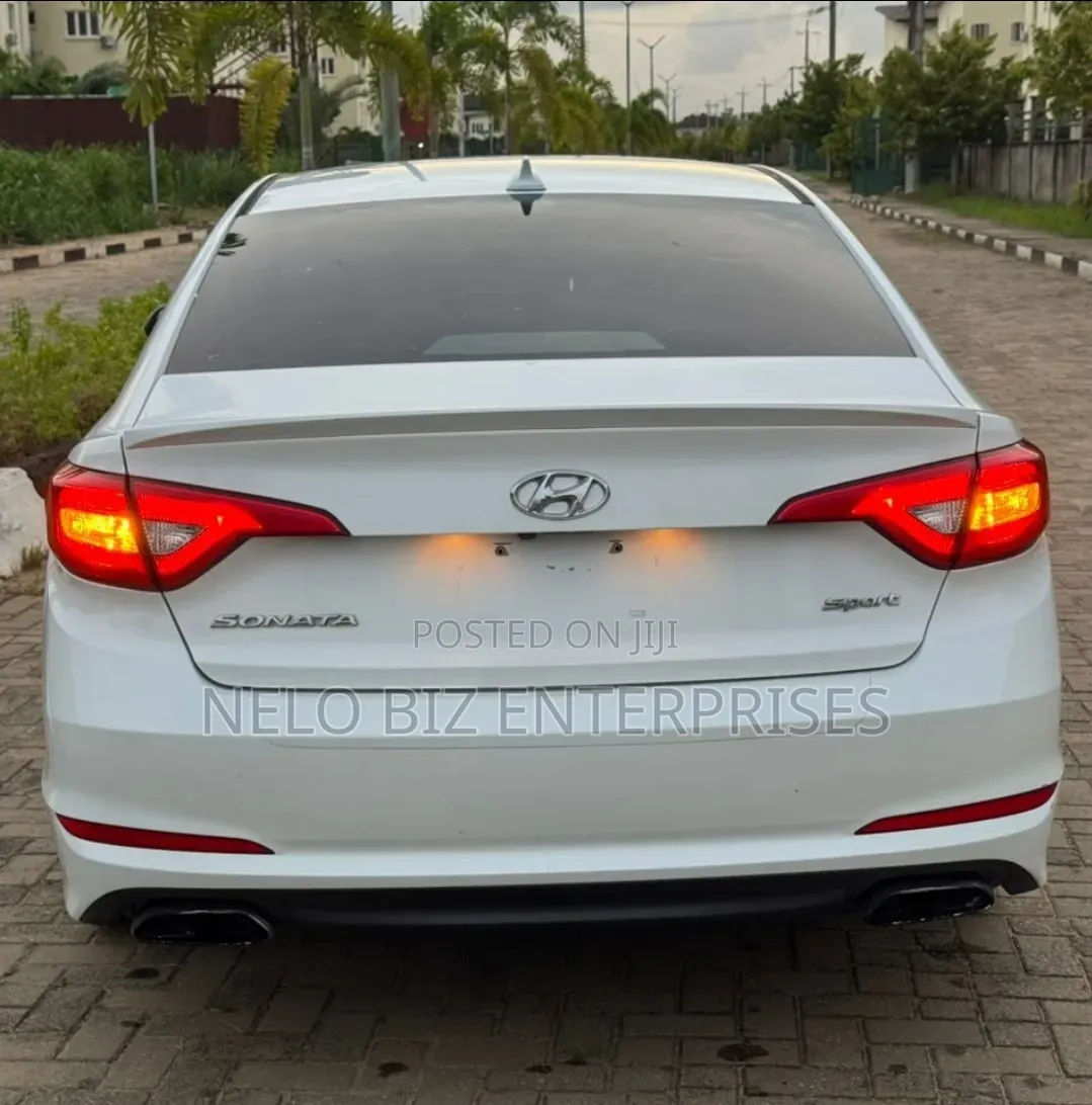 Hyundai Sonata SE 4dr Sedan (2.4L 4cyl 6A) 2015 White