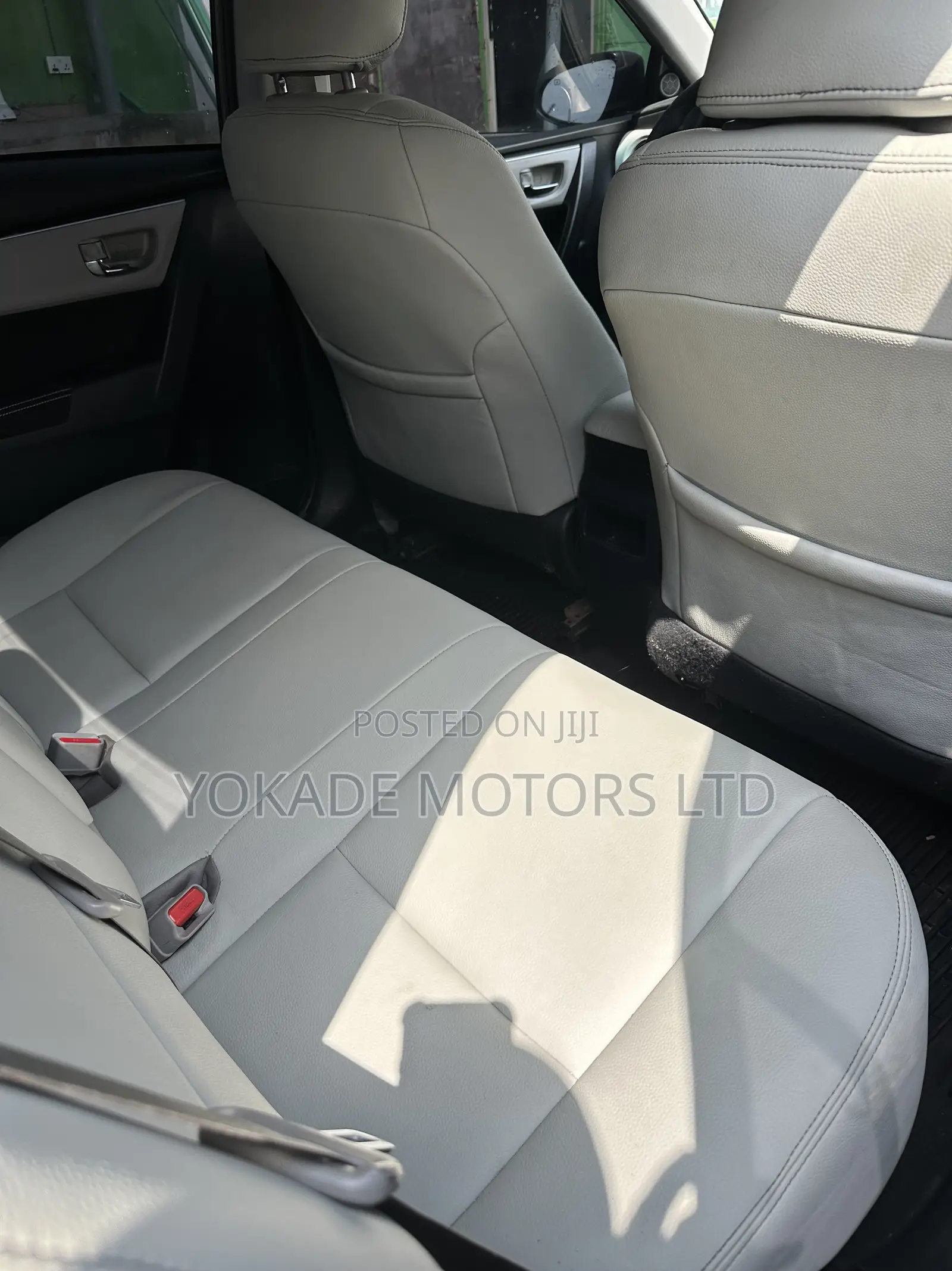 Toyota Corolla LE Eco (1.8L 4cyl 2A) 2018 Gray