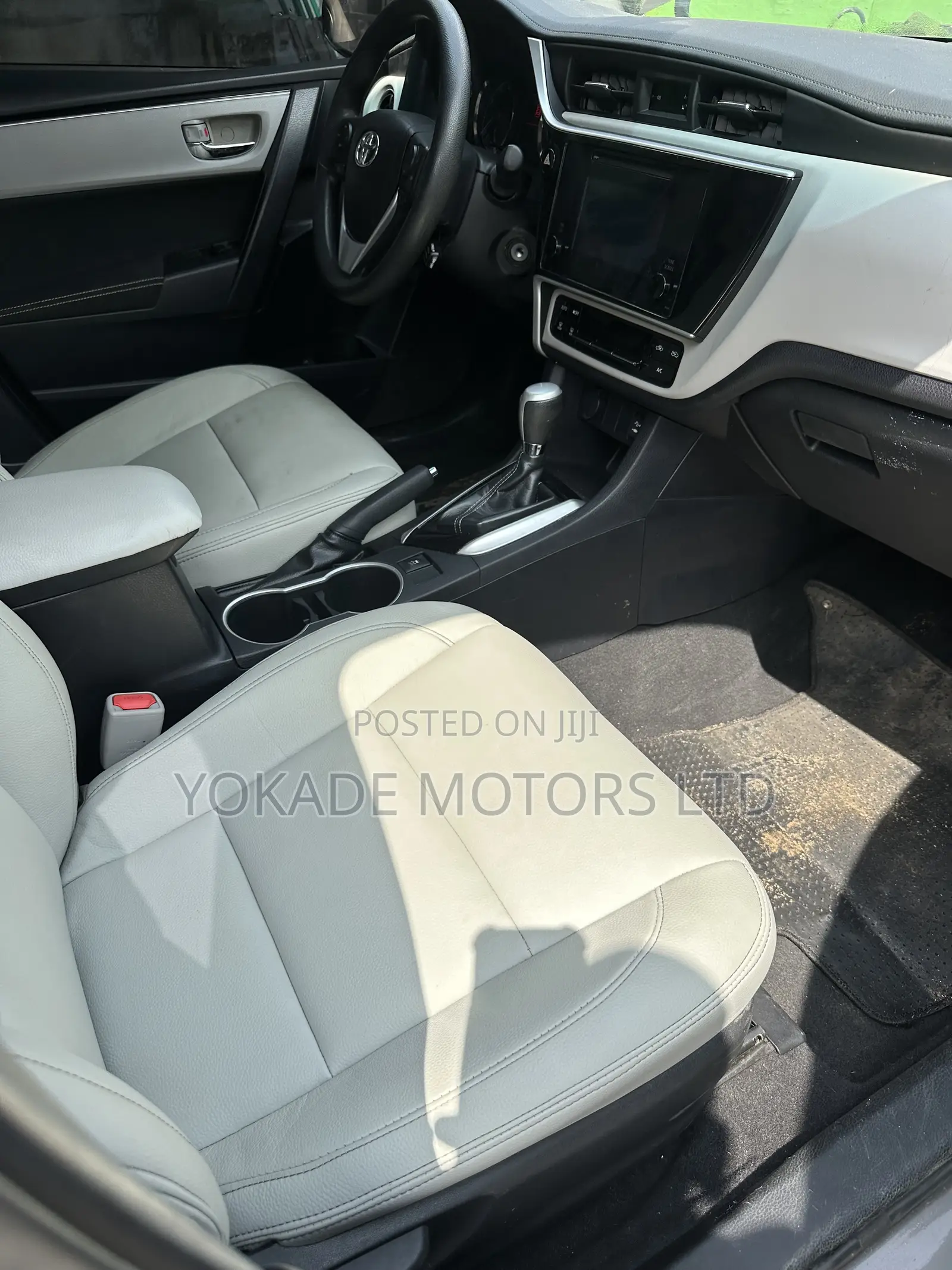Toyota Corolla LE Eco (1.8L 4cyl 2A) 2018 Gray